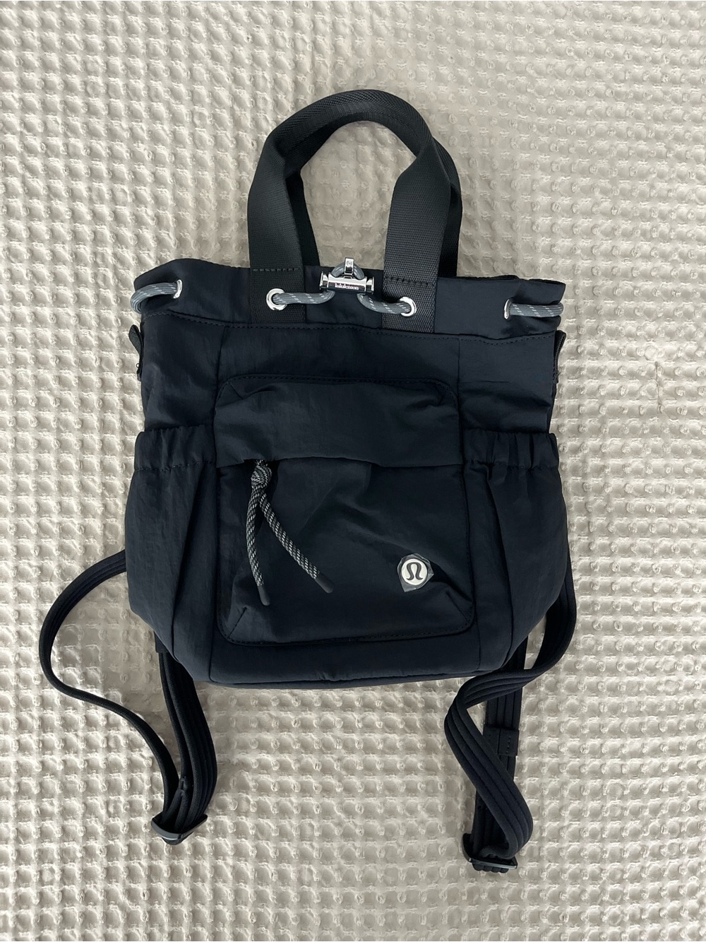 lululemon Convertible Drawstring Bucket Bag Mini 5L Black
